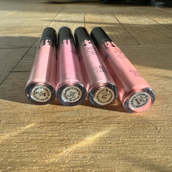 Kylie Matte Lip Gloss Bundle - Picture 4 of 4
